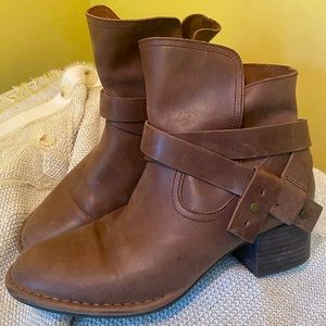 UGG Elysian Boot Ankle Boots - Womens Brown Coconut Shell Size 8 Gently Used